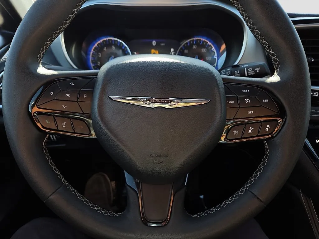 Chrysler Pacifica photo 24