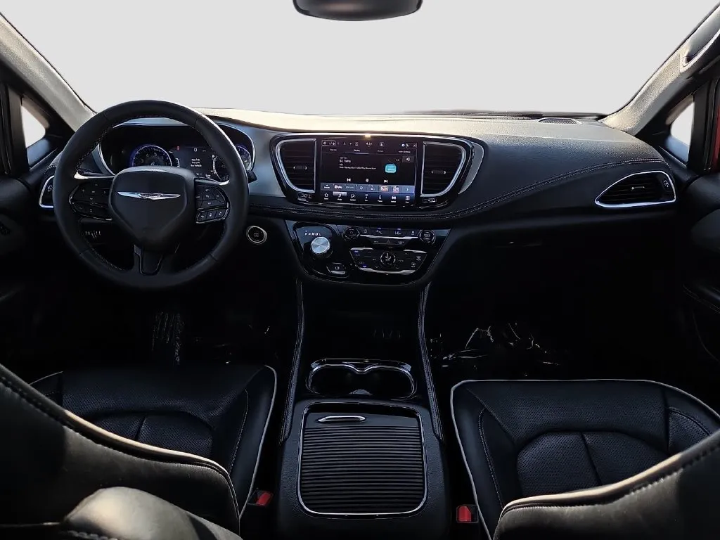 Chrysler Pacifica photo 15