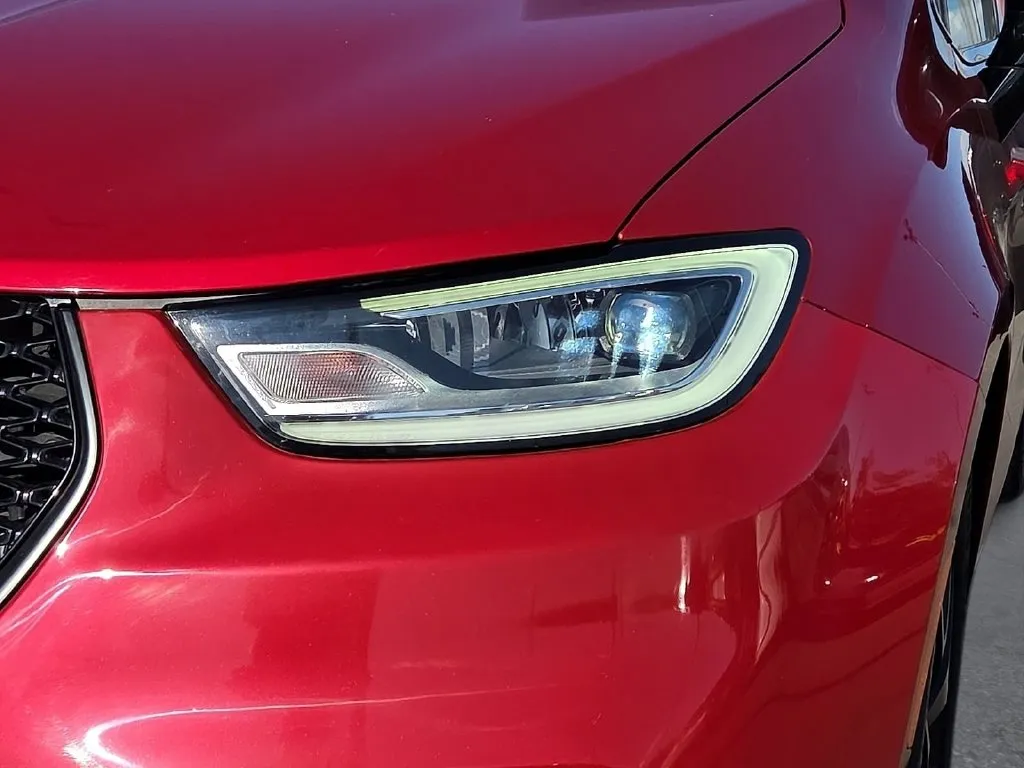 Chrysler Pacifica photo 8