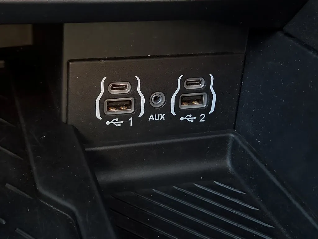Chrysler Pacifica photo 20