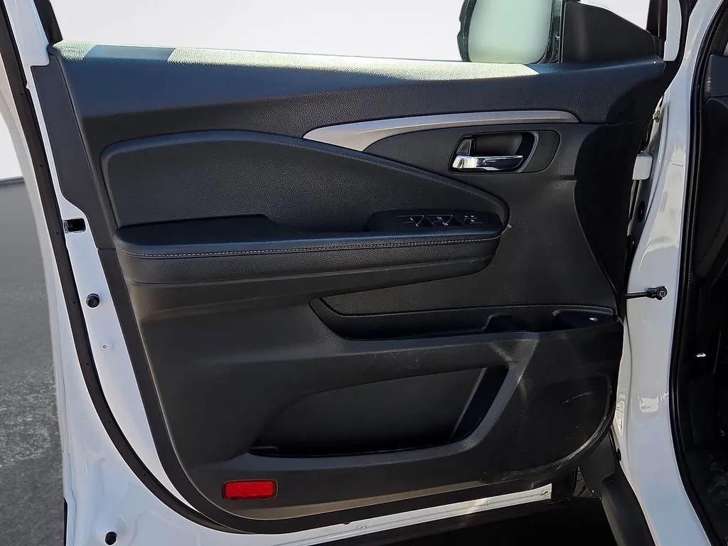 Honda Ridgeline photo 16