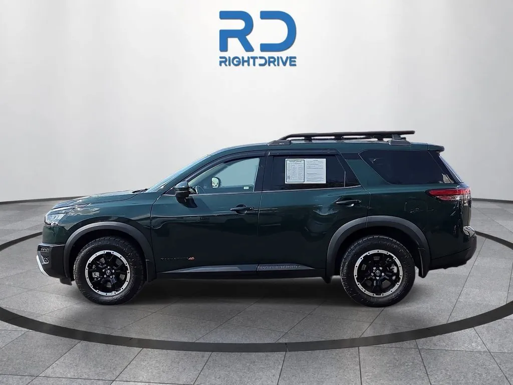Nissan Pathfinder photo 2