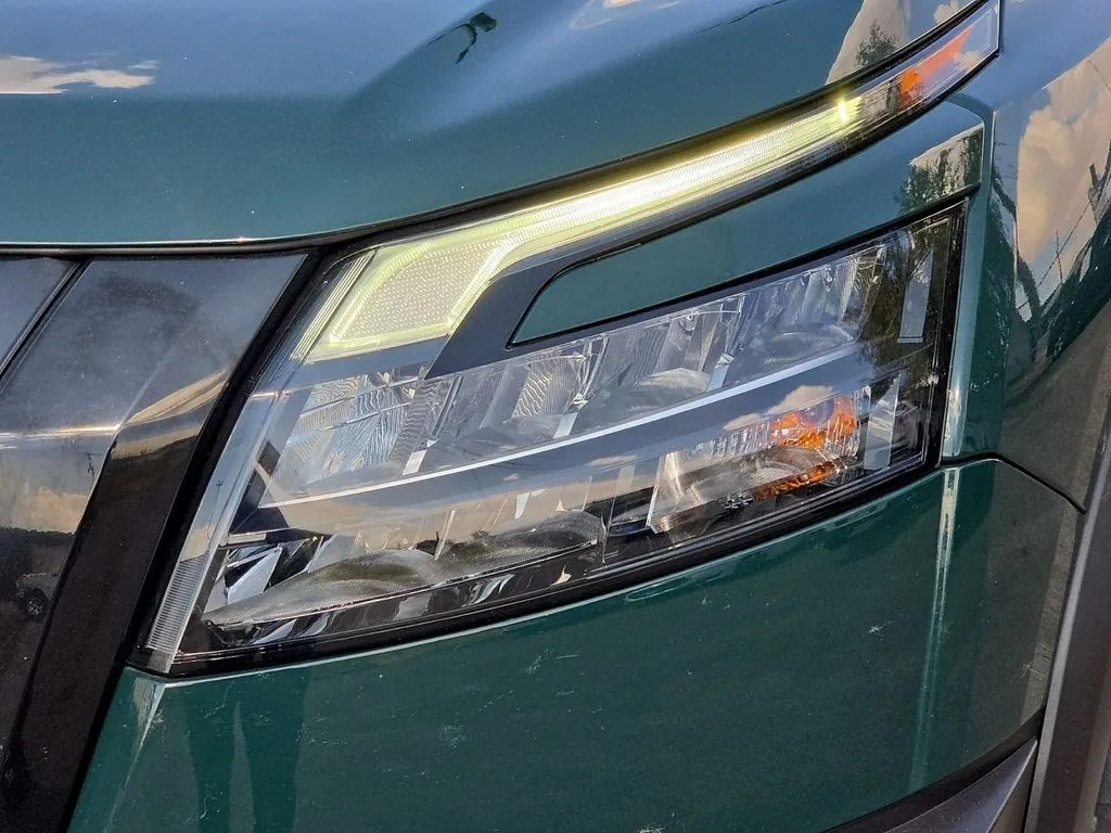 Nissan Pathfinder photo 8