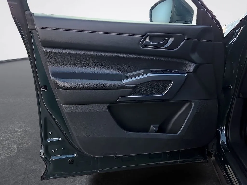 Nissan Pathfinder photo 16