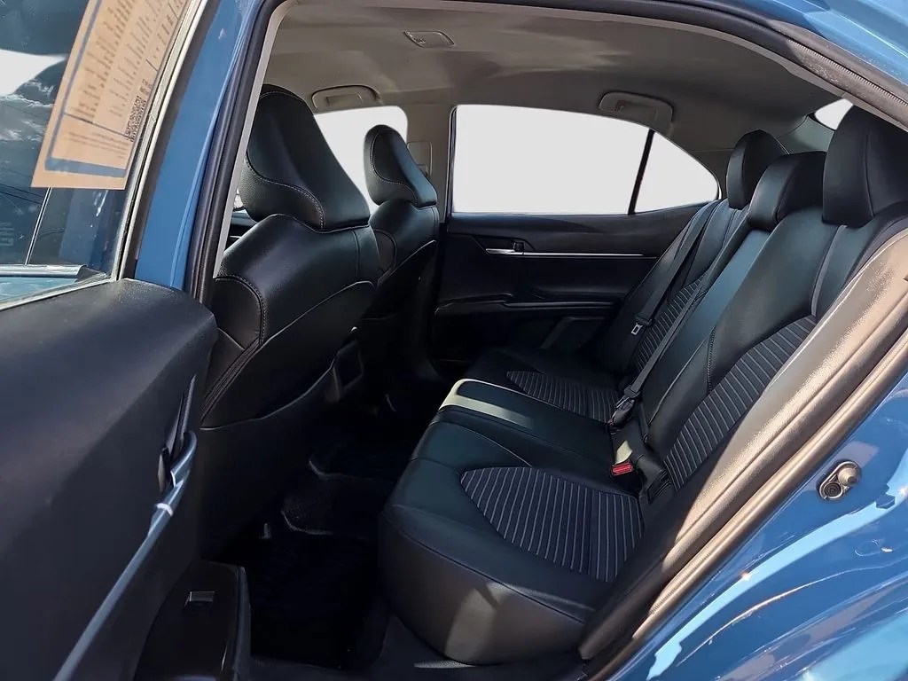 Toyota Camry photo 13