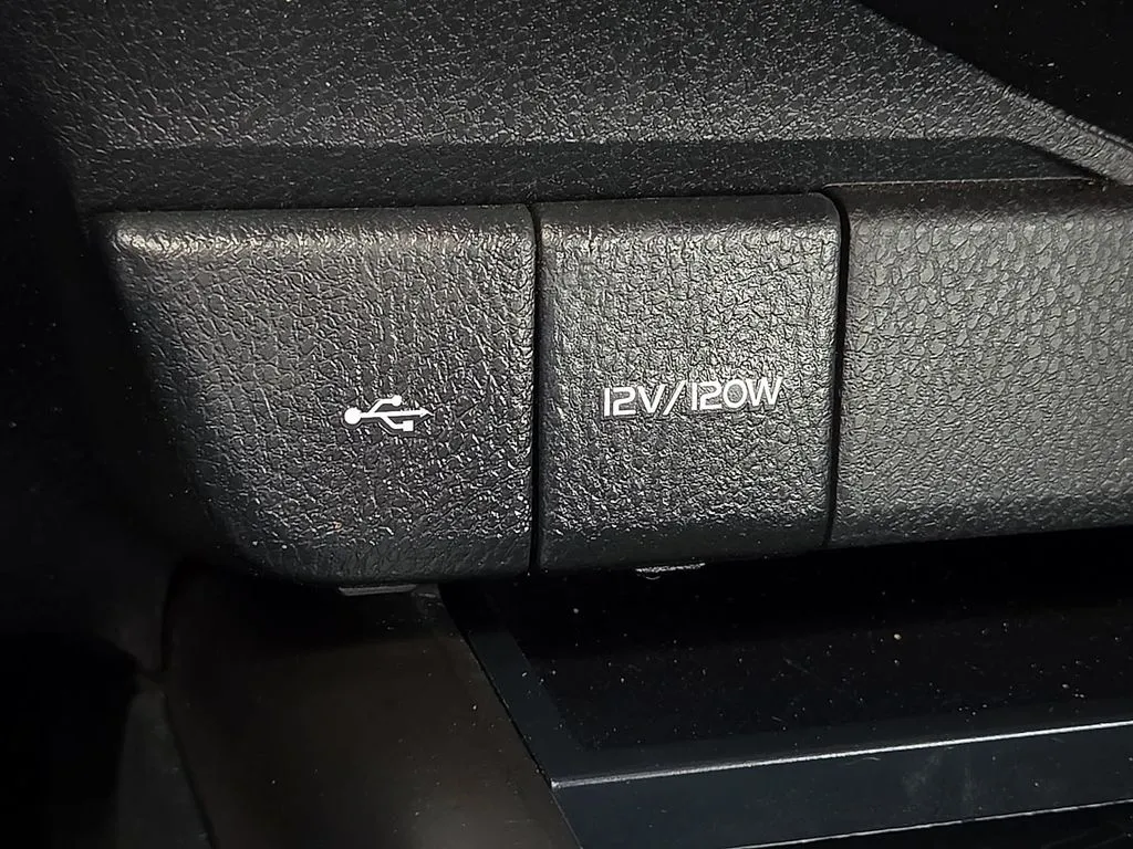 Toyota Camry photo 21