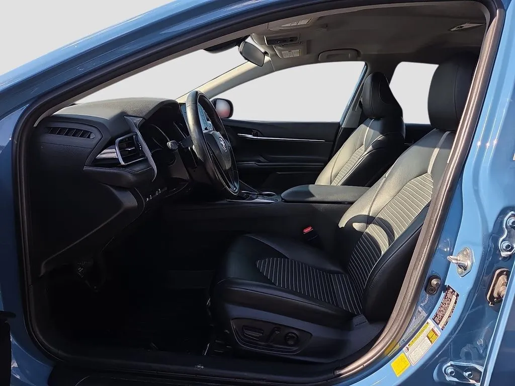 Toyota Camry photo 18