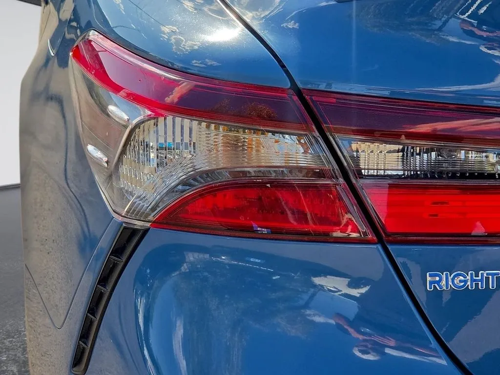 Toyota Camry photo 10
