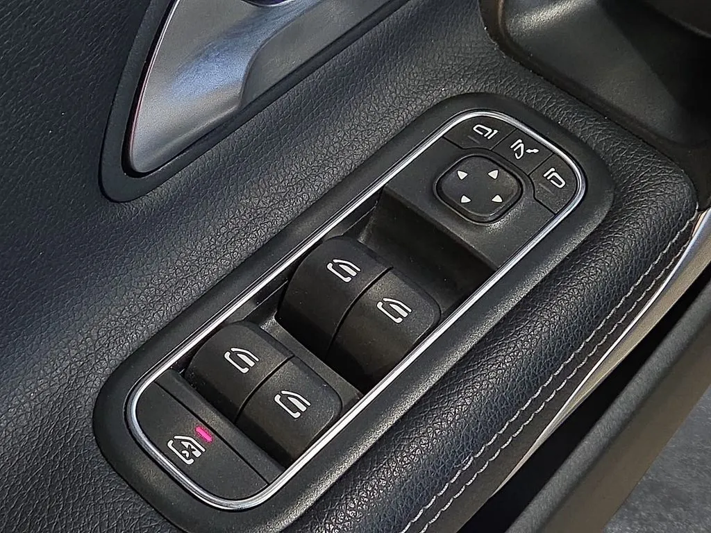 Mercedes-Benz CLA photo 17