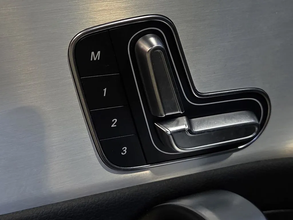 Mercedes-Benz CLA photo 18