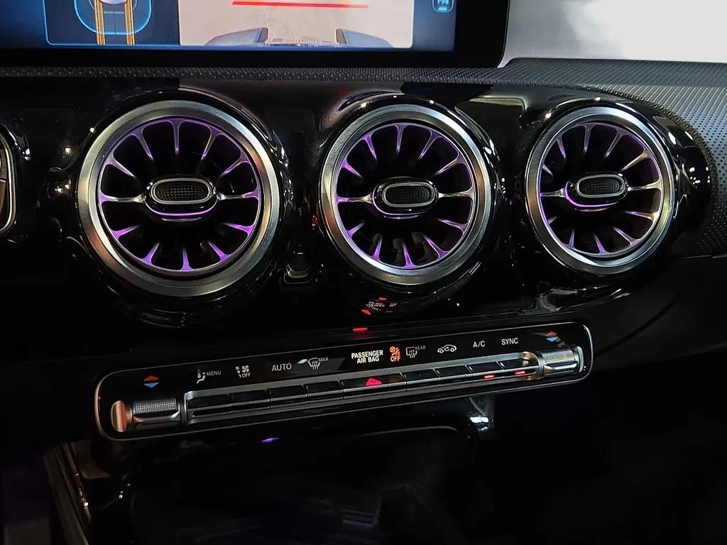 Mercedes-Benz CLA photo 20