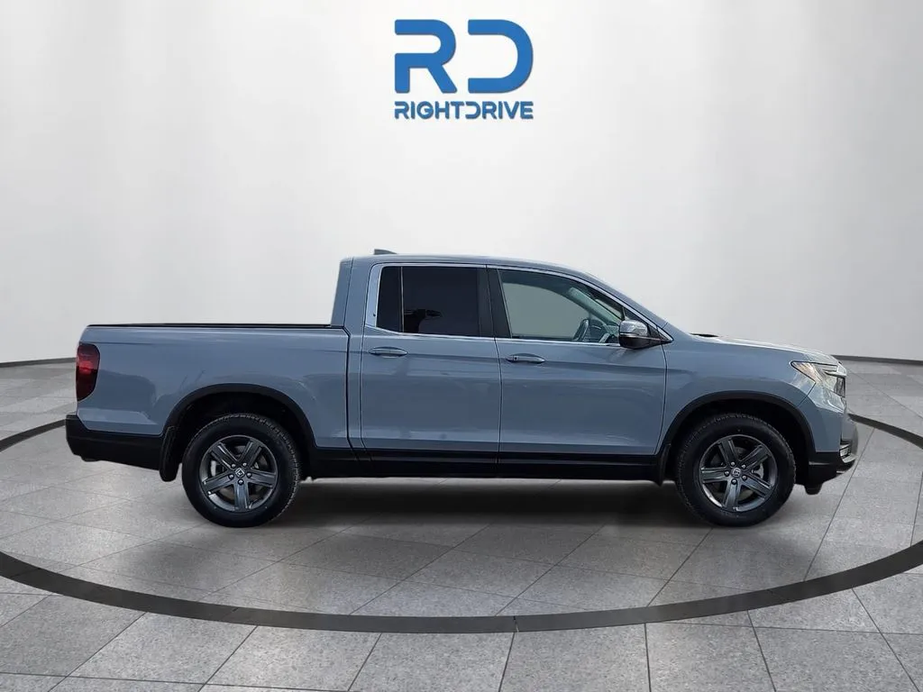 Honda Ridgeline photo 2