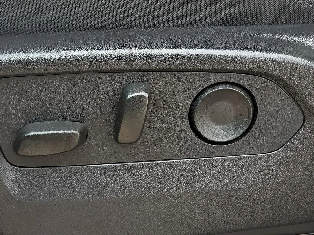 Chevrolet Silverado photo 18