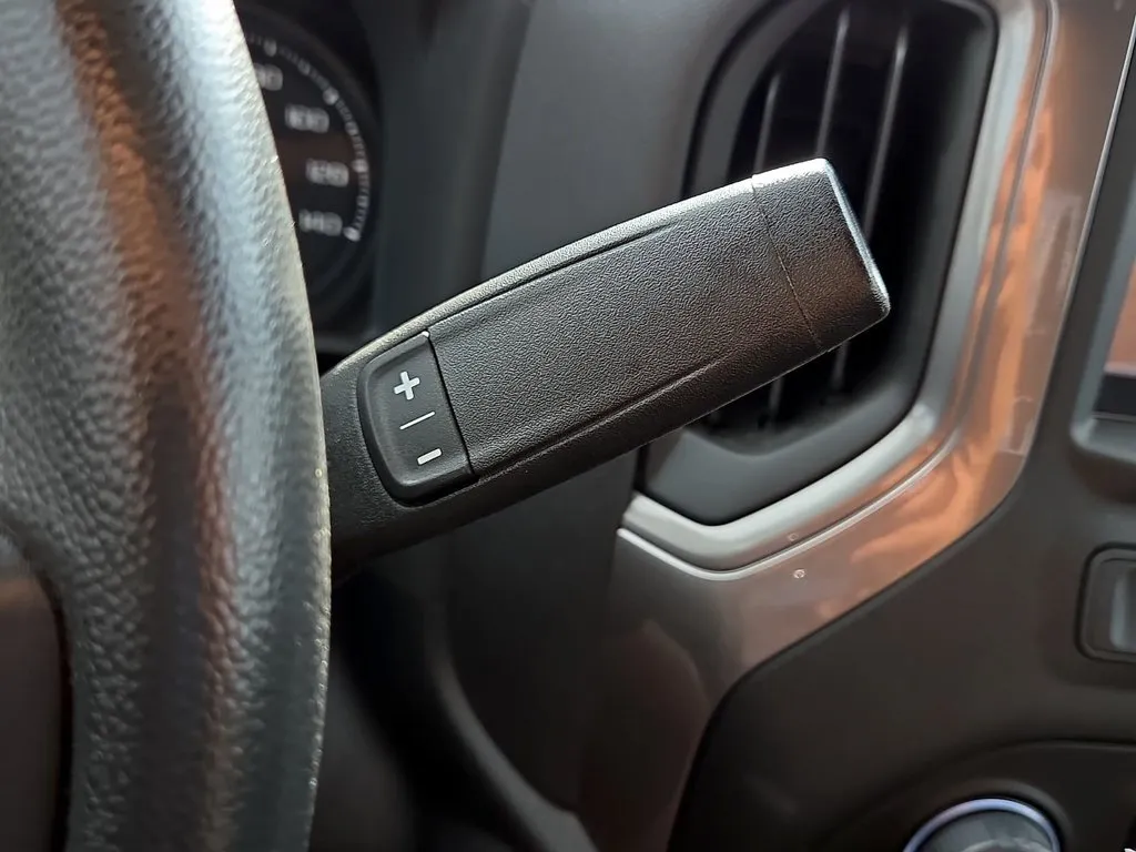 Chevrolet Silverado photo 25
