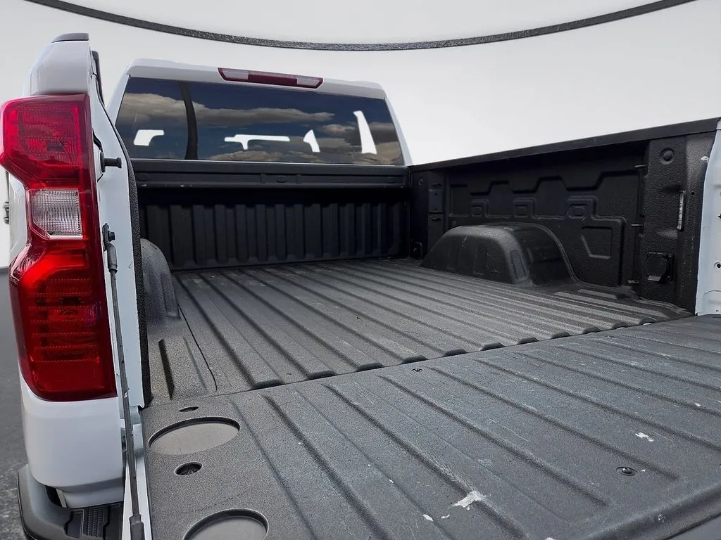 Chevrolet Silverado photo 13
