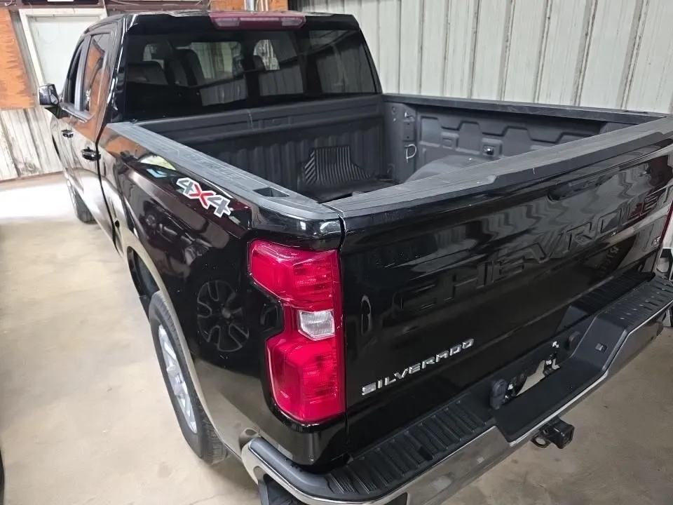 Chevrolet Silverado photo 5