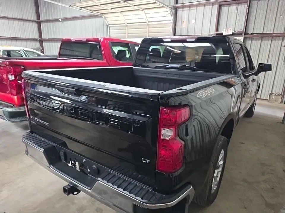 Chevrolet Silverado photo 4