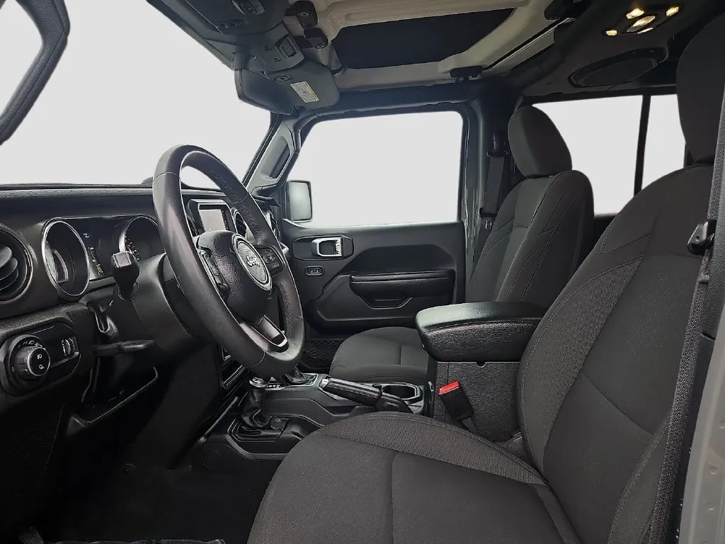 Jeep Gladiator photo 16