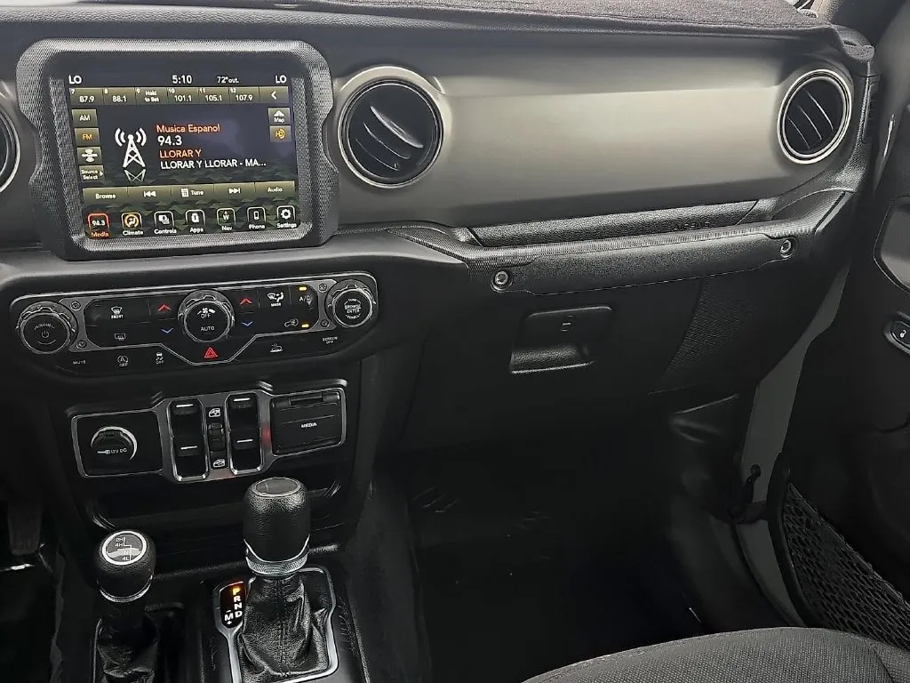 Jeep Gladiator photo 15