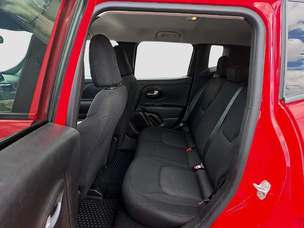 Jeep Renegade photo 14