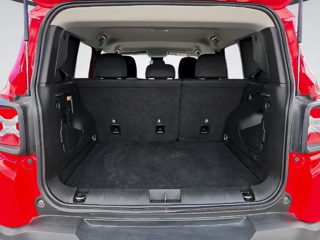 Jeep Renegade photo 13