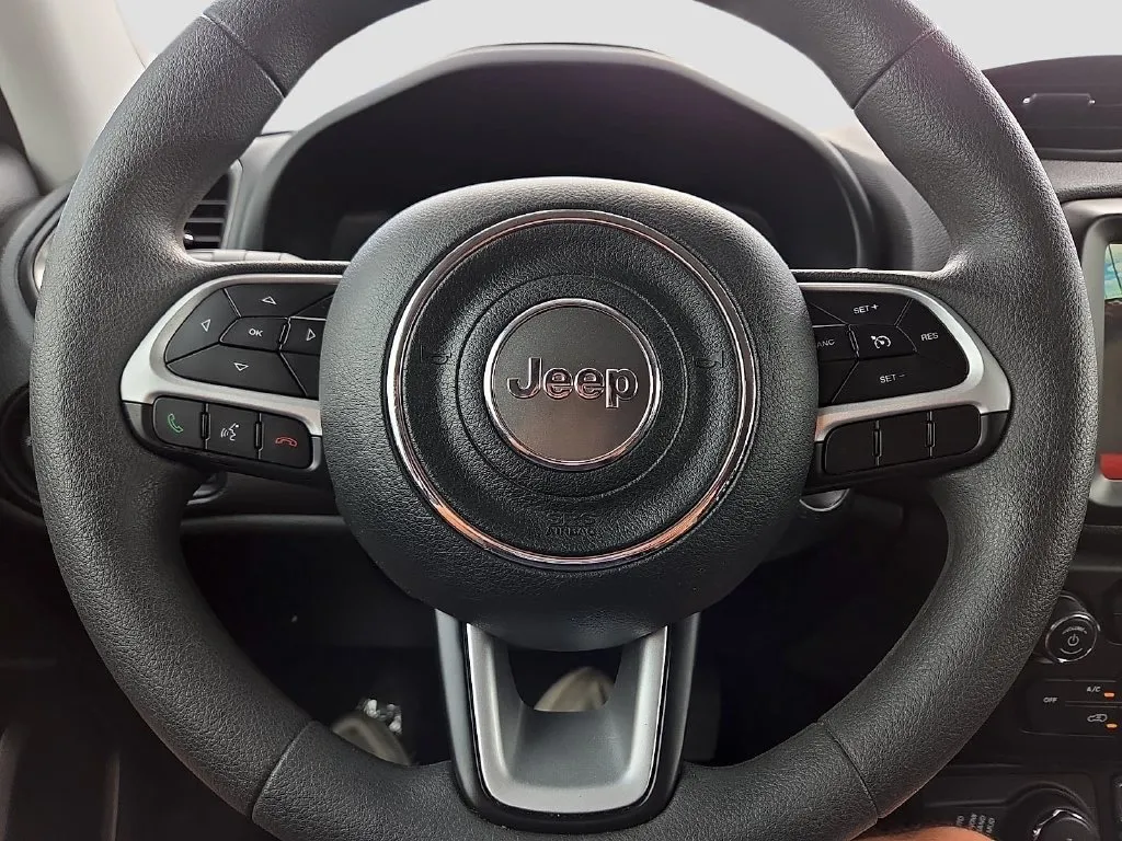 Jeep Renegade photo 24