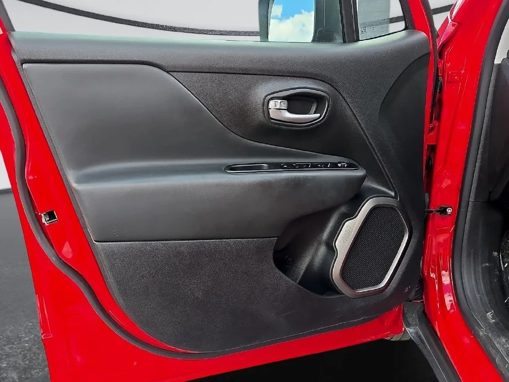 Jeep Renegade photo 16