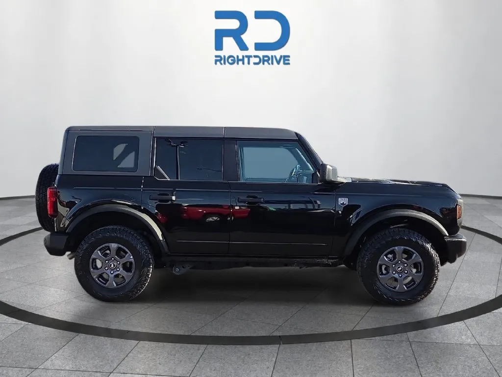 Ford Bronco photo 2