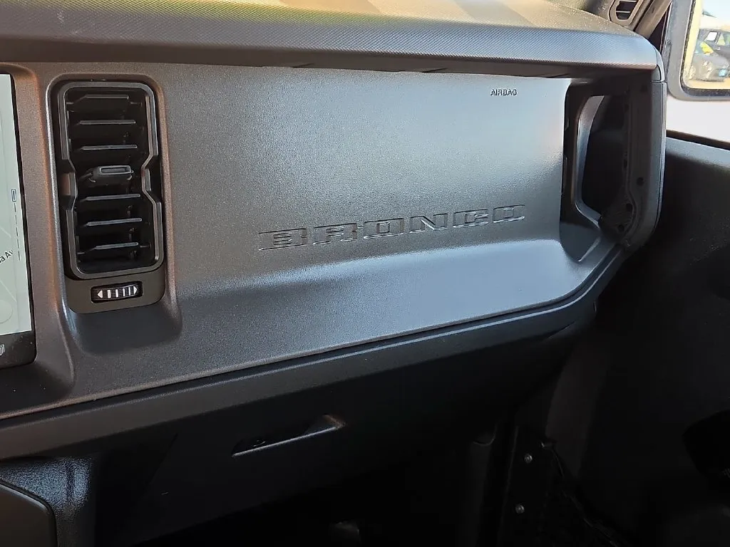 Ford Bronco photo 21