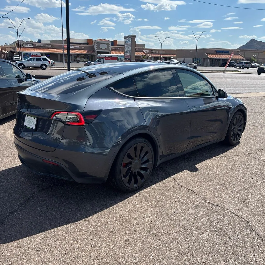 Tesla Model Y photo 4