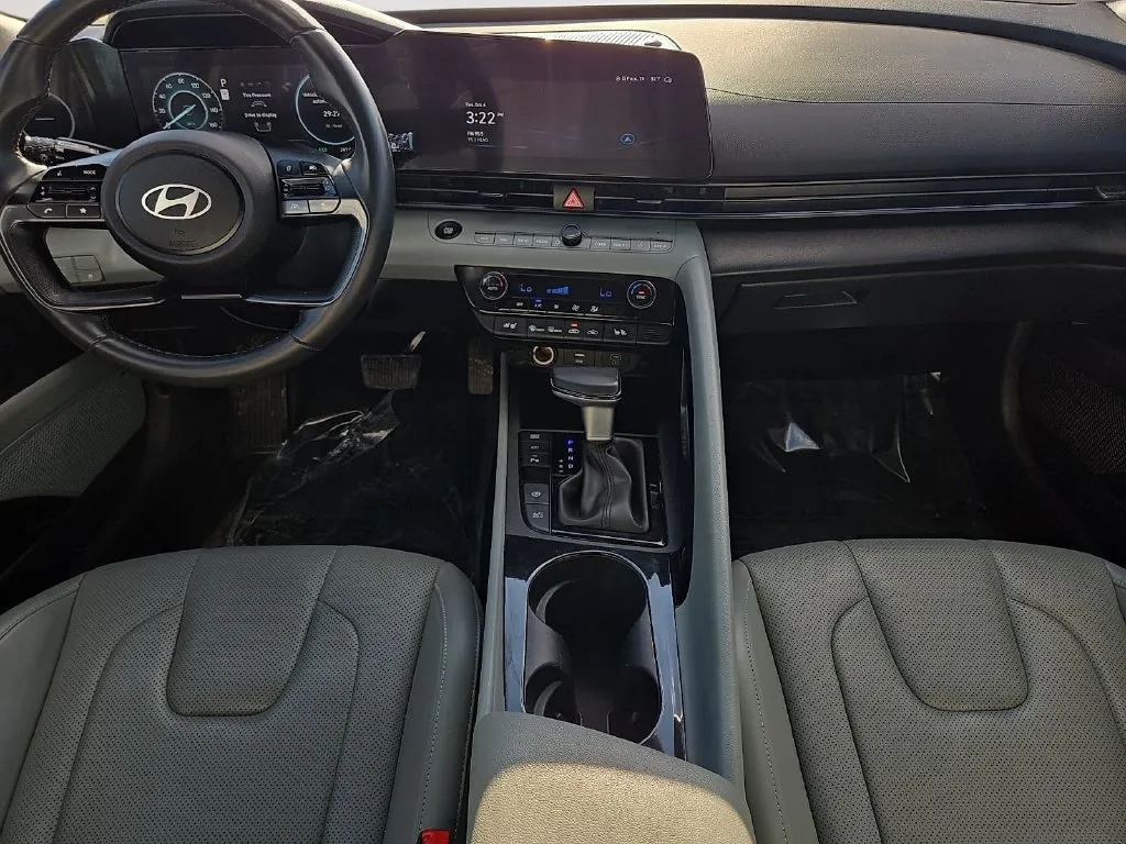 Hyundai Elantra photo 13