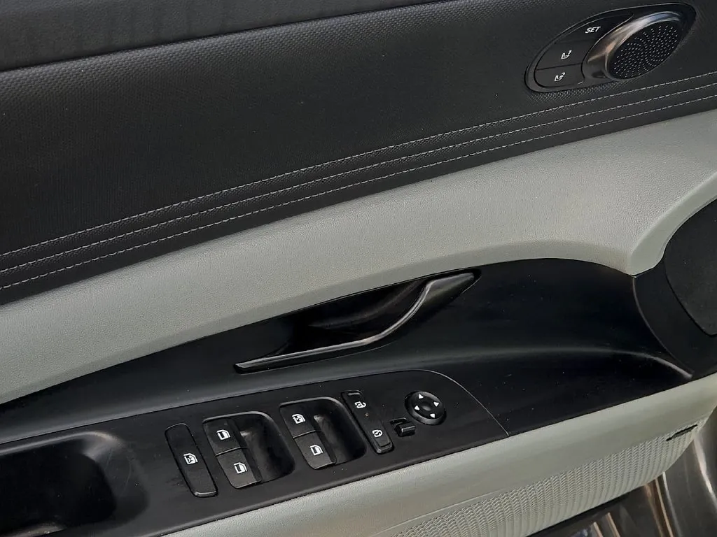 Hyundai Elantra photo 15