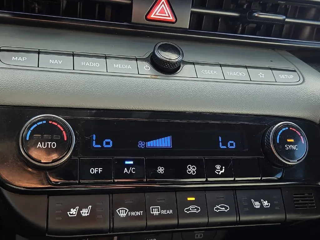 Hyundai Elantra photo 18