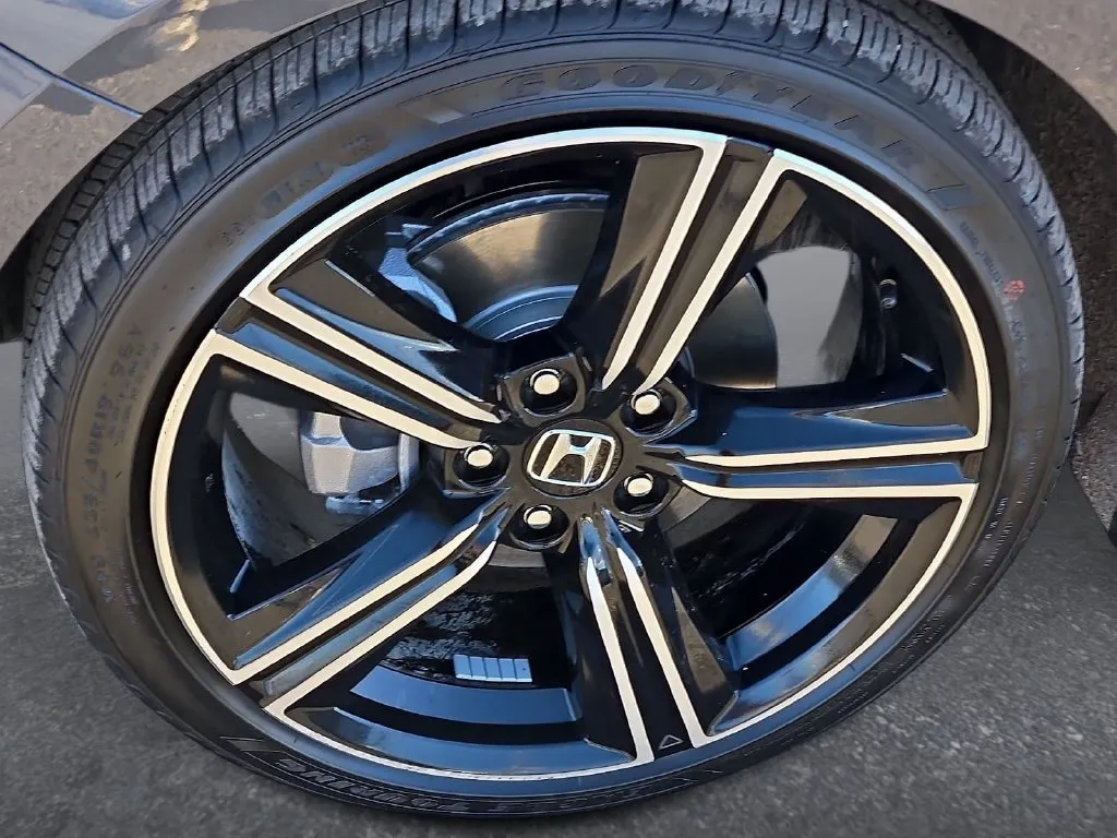 Honda Accord photo 8