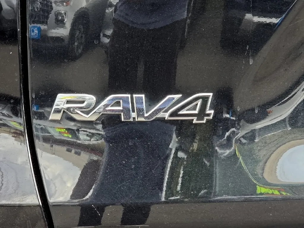 Toyota RAV4 photo 11