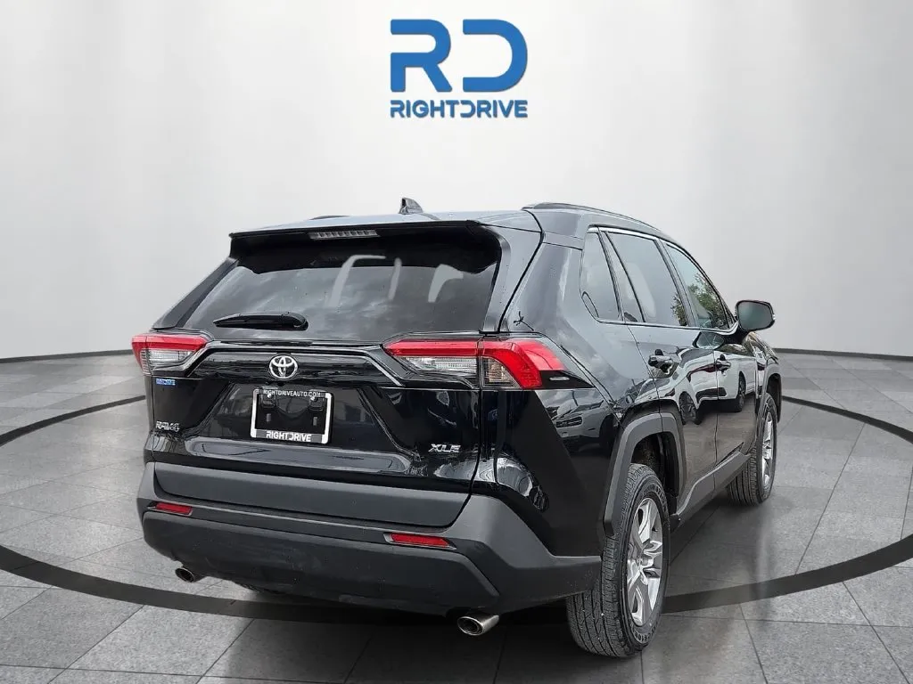 Toyota RAV4 photo 3