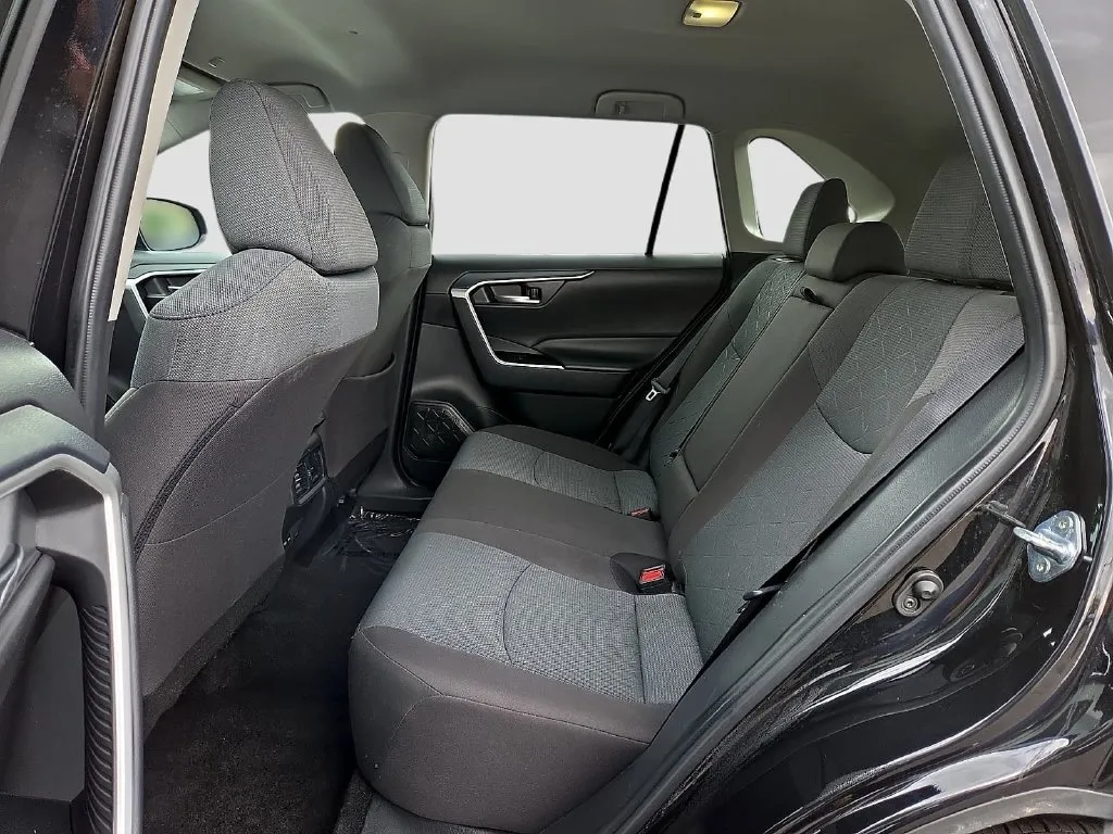 Toyota RAV4 photo 14