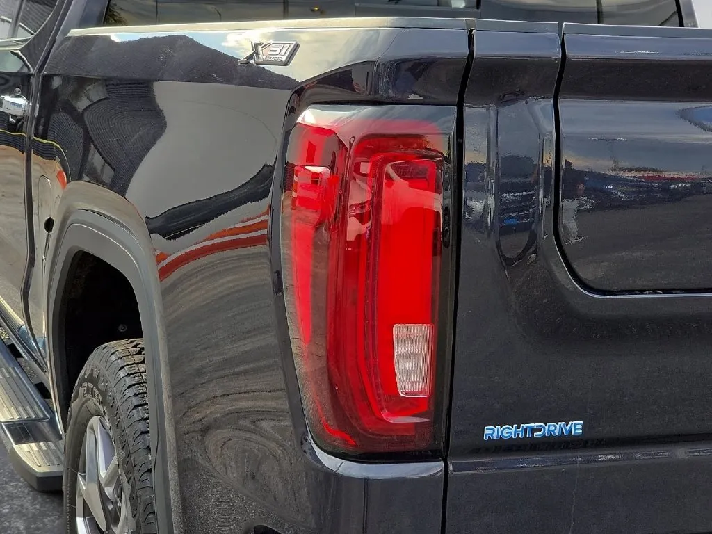 GMC Sierra photo 12