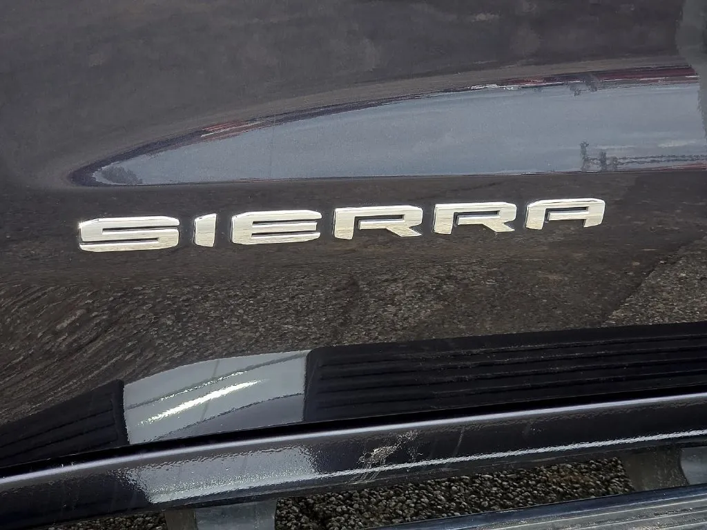 GMC Sierra photo 11