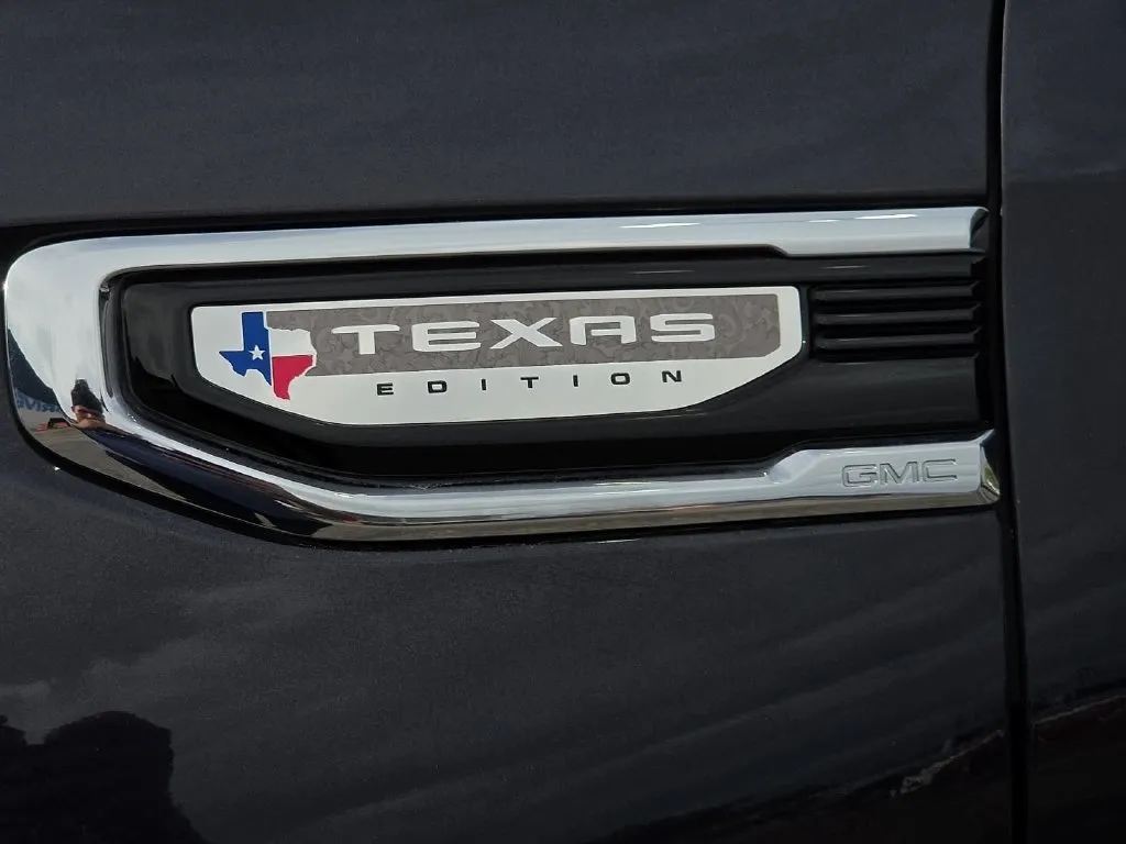GMC Sierra photo 10