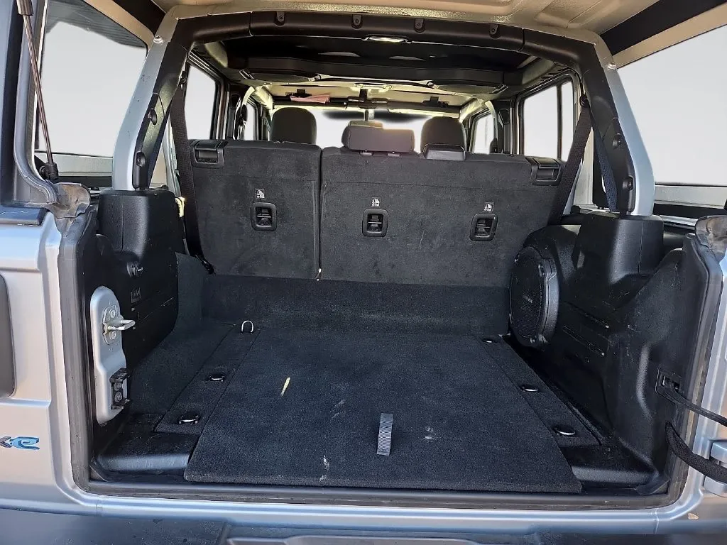 Jeep Wrangler photo 13