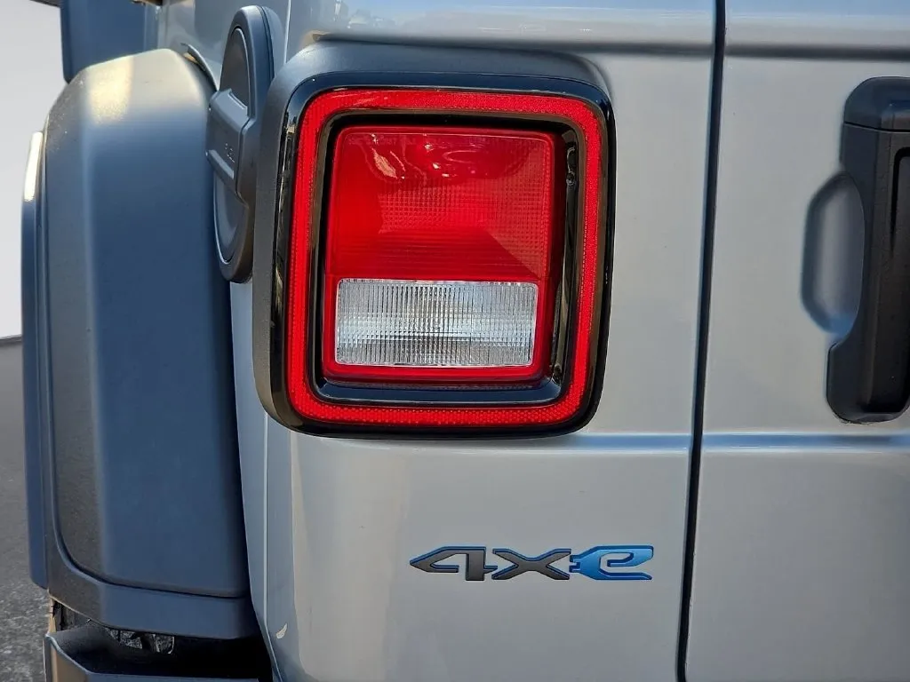 Jeep Wrangler photo 12