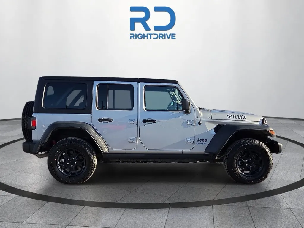 Jeep Wrangler photo 2