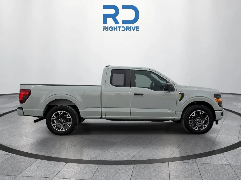Ford F-150 photo 2