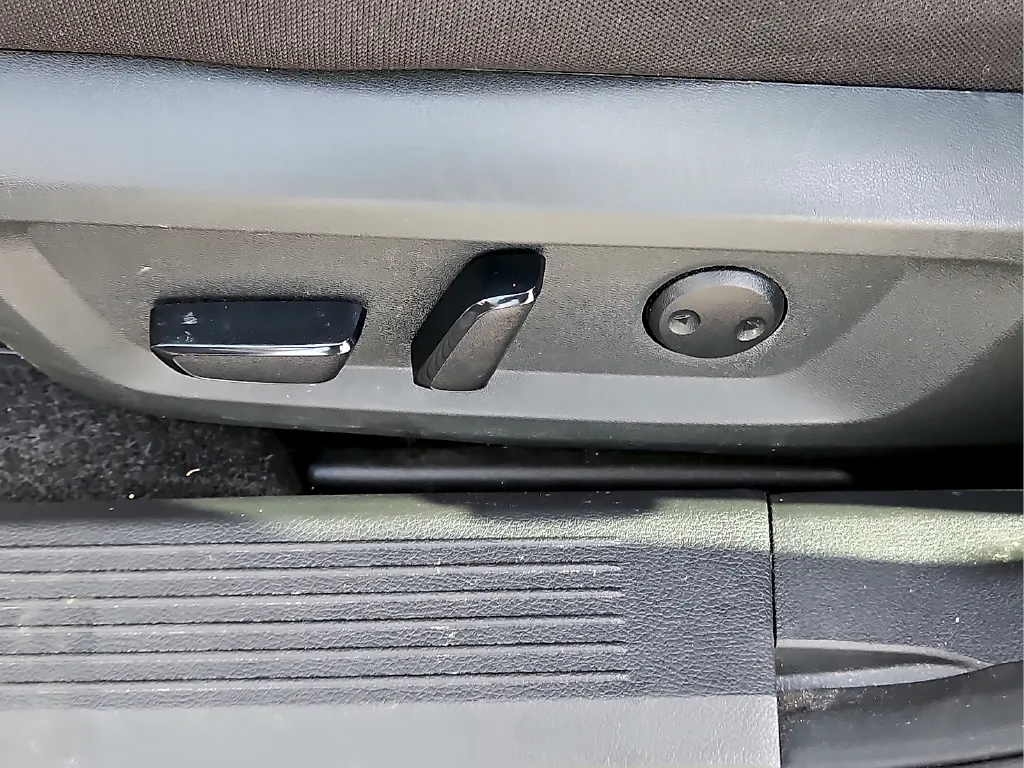 Nissan Rogue photo 17