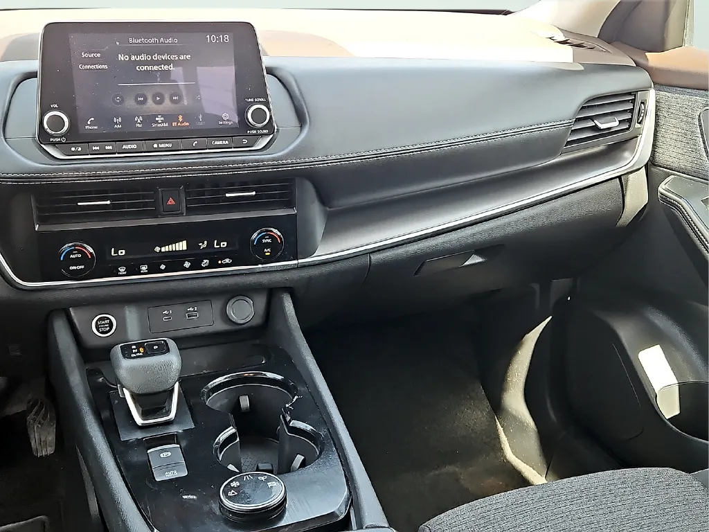 Nissan Rogue photo 14