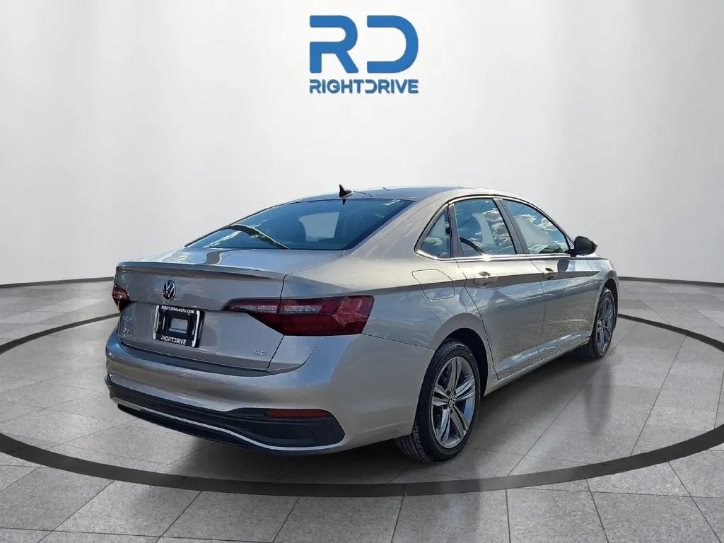 Volkswagen Jetta photo 3