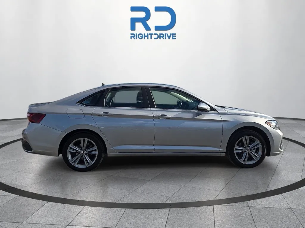 Volkswagen Jetta photo 2