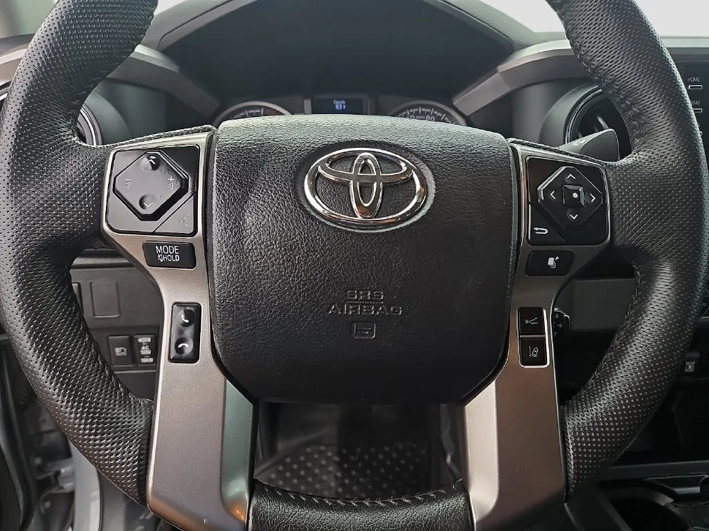 Toyota Tacoma photo 24