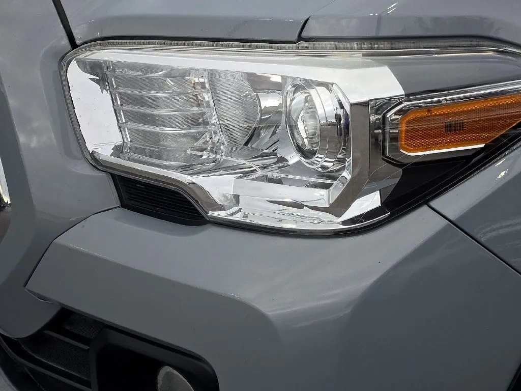Toyota Tacoma photo 7